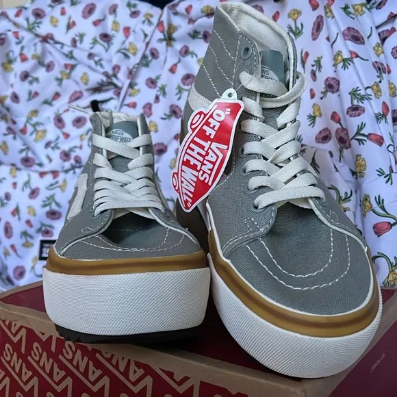 Vans WMNS Sk8-Hi Tapered
Canvas Green Milieu
VN0005U2VV2
Platforms Sneakers - Picture 7 of 16